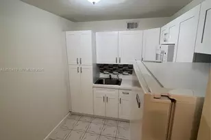 301 SW 135th Ave, Pembroke Pines, FL 33027 - Photo 9