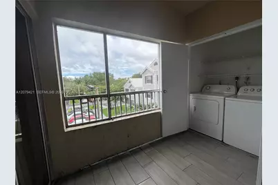 2881 N Oakland Forest Dr #311, Oakland Park, FL 33309 - Photo 3