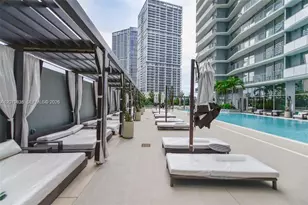 77 SE 5th St, Miami, FL 33131 - Photo 35