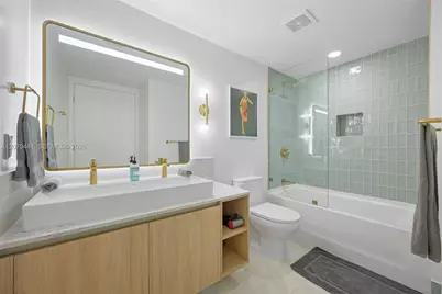 159 NE 6th St #3706, Miami, FL 33132 - Photo 7