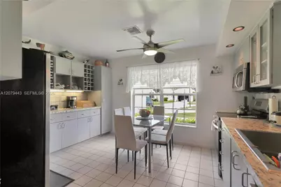 590 SE 19th Dr, Homestead, FL 33033 - Photo 5