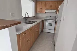 9678 Fontainebleau Blvd, Miami, FL 33172 - Photo 17