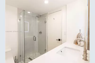 5701 Collins Ave #307, Miami Beach, FL 33140 - Photo 17