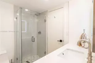 5701 Collins Ave, Miami Beach, FL 33140 - Photo 17