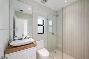 900 W 47th Ct, Miami Beach, FL 33140 - Photo 9