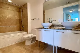 41 SE 5th St, Miami, FL 33131 - Photo 13