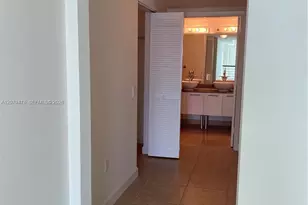 41 SE 5th St, Miami, FL 33131 - Photo 11