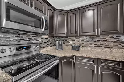 628 SW 4th St, Hallandale Beach, FL 33009 - Photo 9