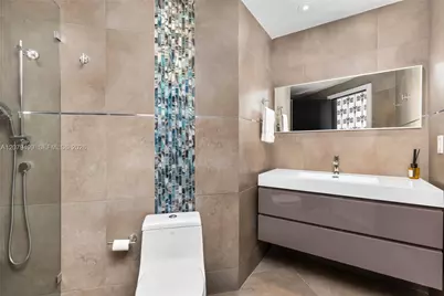 300 S Pointe Dr #2005, Miami Beach, FL 33139 - Photo 35
