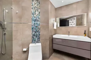 300 South Pointe Dr, Miami Beach, FL 33139 - Photo 35