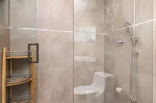 300 South Pointe Dr, Miami Beach, FL 33139 - Photo 37