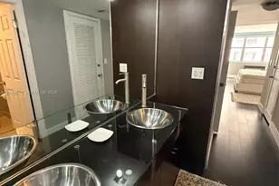 6039 Collins Ave, Miami Beach, FL 33140 - Photo 15