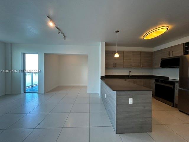 7525 E Treasure Dr #1008 - 7525 E Treasure Dr #1008, North Bay Village, FL 33141 Luxury Property | Jose Angel Pina