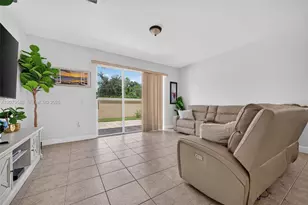 18051 SW 41st St, Miramar, FL 33029 - Photo 13