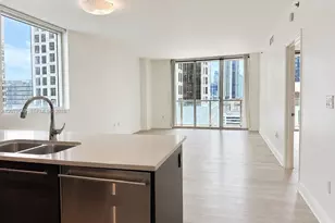 55 SE 6th St, Miami, FL 33131 - Photo 5