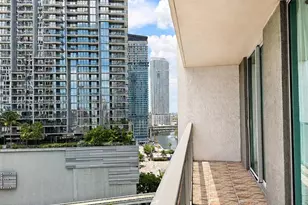 55 SE 6th St, Miami, FL 33131 - Photo 17