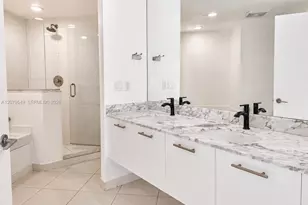55 SE 6th St, Miami, FL 33131 - Photo 9
