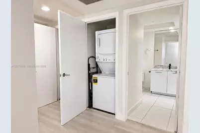 55 SE 6th St #1510, Miami, FL 33131 - Photo 15
