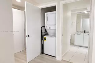 55 SE 6th St, Miami, FL 33131 - Photo 15