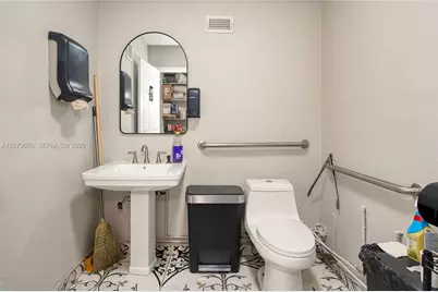 17010 W Dixie Hwy, North Miami Beach, FL 33160 - Photo 23