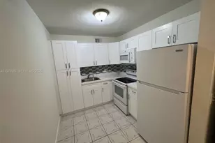 301 SW 135th Ave, Pembroke Pines, FL 33027 - Photo 7