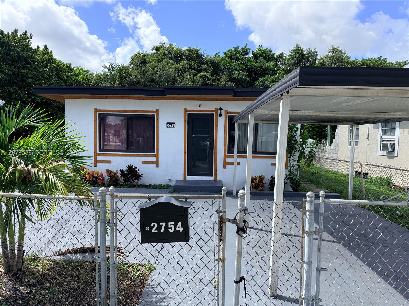 2754 NW 60th St - 2754 NW 60th St, Miami, FL 33142 Luxury Property | Jose Angel Pina