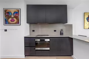 20 NE 11th St, Miami, FL 33132 - Photo 9
