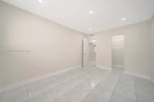 4051 NE 13th Ave, Oakland Park, FL 33334 - Photo 17
