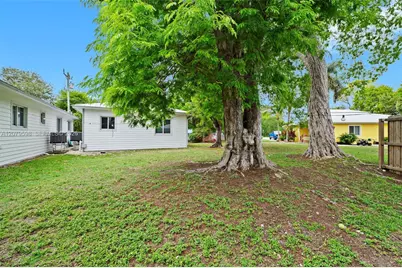 4 Transylvania Ave #B, Key Largo, FL 33037 - Photo 19