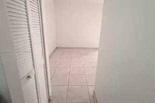 4715 NW 7th St, Miami, FL 33126 - Photo 15