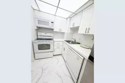 2899 Collins Ave #1734, Miami Beach, FL 33140 - Photo 9
