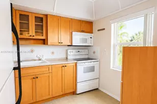 1035 Country Club Dr, Margate, FL 33063 - Photo 7