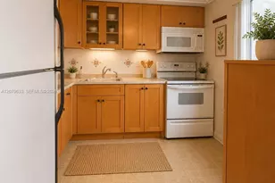 1035 Country Club Dr, Margate, FL 33063 - Photo 11