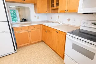 1035 Country Club Dr, Margate, FL 33063 - Photo 9