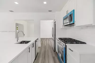 340 NE 125th St, North Miami, FL 33161 - Photo 15