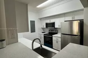 215 SW 117th Terrace, Pembroke Pines, FL 33025 - Photo 5