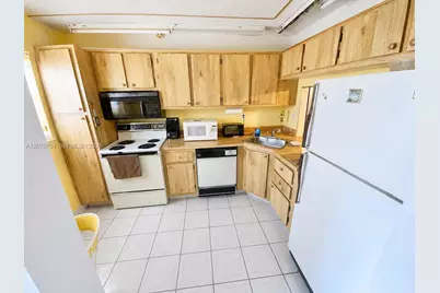 1751 NW 75th Ave #303, Plantation, FL 33313 - Photo 3