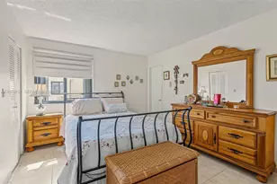 10300 NW 9th St Cir, Miami, FL 33172 - Photo 13