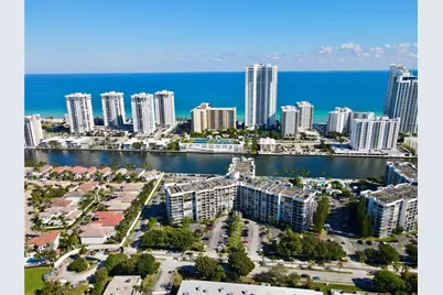 1000 Parkview Dr #925, Hallandale Beach, FL 33009 - Photo 31