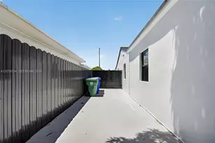 1011 NW 30th Ct, Miami, FL 33125 - Photo 49