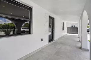 1011 NW 30th Ct, Miami, FL 33125 - Photo 9