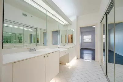 10750 NW 66th St #102, Doral, FL 33178 - Photo 11