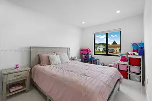 620 NW 98th Ave, Pembroke Pines, FL 33024 - Photo 19