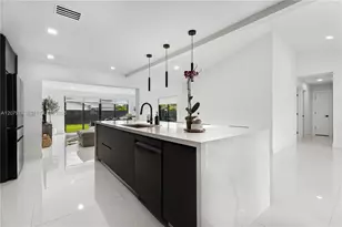 620 NW 98th Ave, Pembroke Pines, FL 33024 - Photo 9