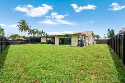 620 NW 98th Ave, Pembroke Pines, FL 33024 - Photo 23