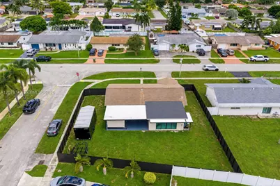 620 NW 98th Ave, Pembroke Pines, FL 33024 - Photo 25