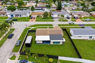 620 NW 98th Ave, Pembroke Pines, FL 33024 - Photo 25