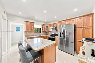 4041 W 8th Ave, Hialeah, FL 33012 - Photo 11