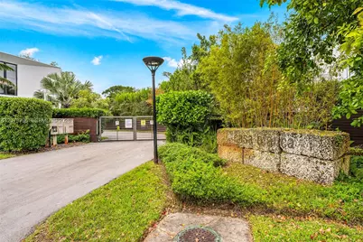8611 Arboretum Ln, Miami, FL 33138 - Photo 37