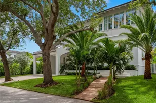 544 Warren Ln, Key Biscayne, FL 33149 - Photo 1